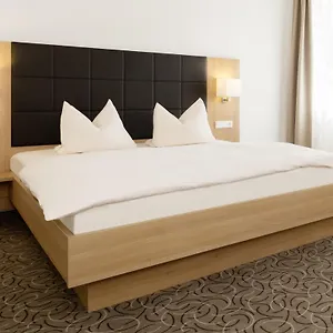 Hotel Lerner, Frisinga